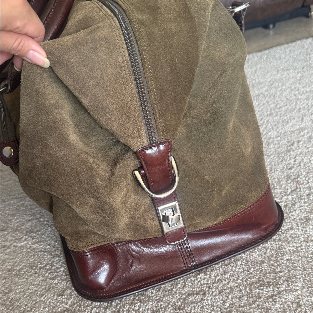 A. Giannetti Elegant Duffel Bag 🧳 - Picture 11 of 17